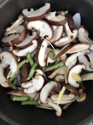 精选美食:羊肉封饼子,椒油土豆丝,肉炒苦瓜,香干炒芹菜的做法_英亚官网(图4) 英亚官网